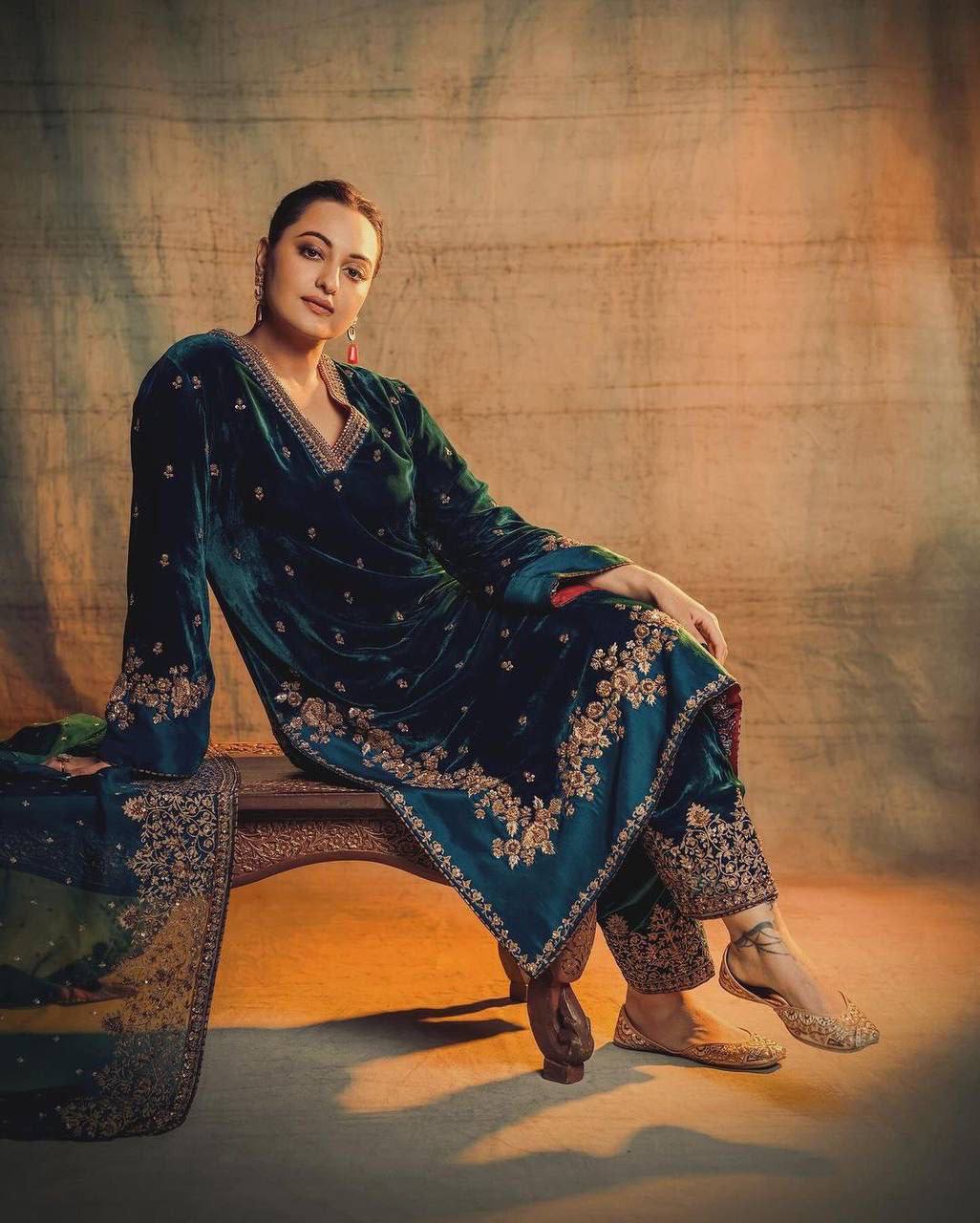 Adorable Sequins Embroidery Work Velvet Suit Main image