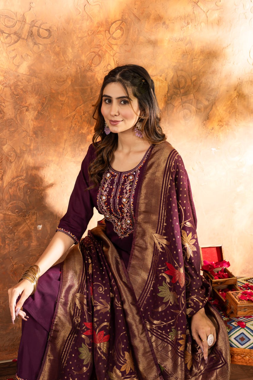 Thread Hand Work Straight Kurti Pant Dupatta Set