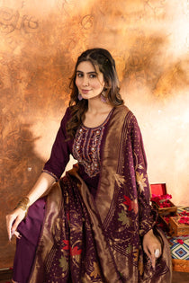 Thread Hand Work Straight Kurti Pant Dupatta Set
