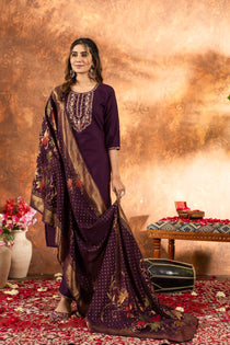 Thread Hand Work Straight Kurti Pant Dupatta Set