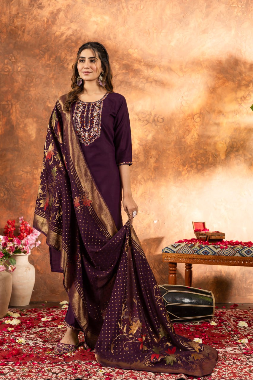 Thread Hand Work Straight Kurti Pant Dupatta Set