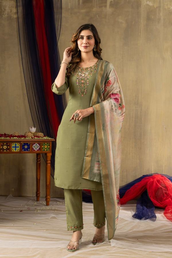 Luxuriant Thread With Hand Work Salwar Suit